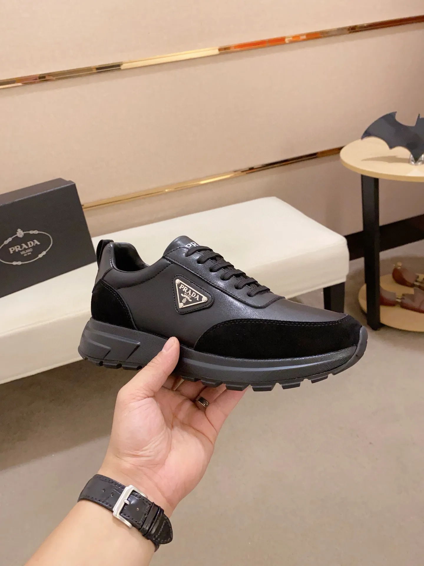 Men's shoes 💰: 500💰 [Prada～Prada] Trendy new styles are on the market. Same style as the official website. Counter quality. Original matching. [Strong] [Strong] Selected first-layer cowhide fabric. Comfortable and breathable sheepskin lining, fine workmanship, upper layer made of 100% pure cowhide, original last shape, comfortable on the feet, shoe sizes 38 to 44